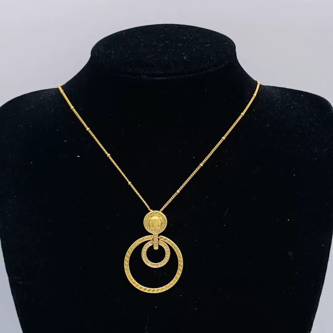 Classic Pendant Necklace