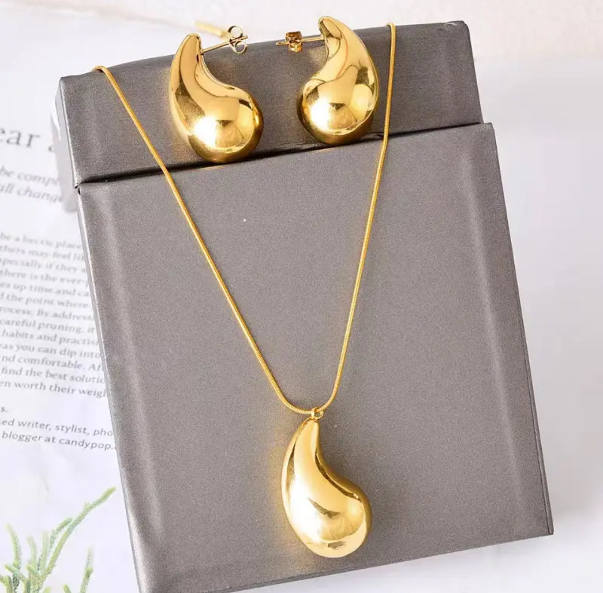 Trendy Waterdrop Necklace Earrings set