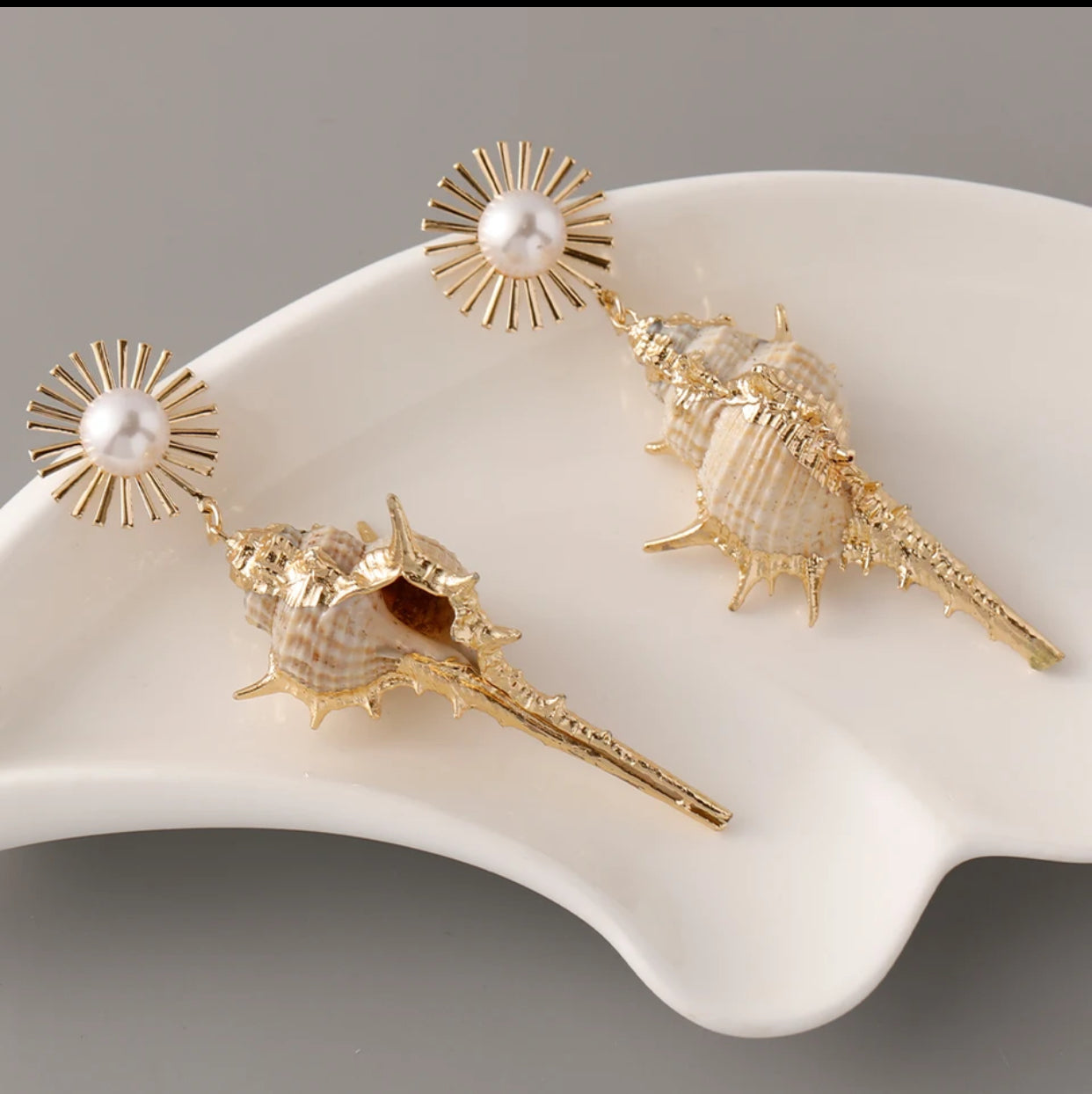 Woman Sea Conch Shape Drop Earrings