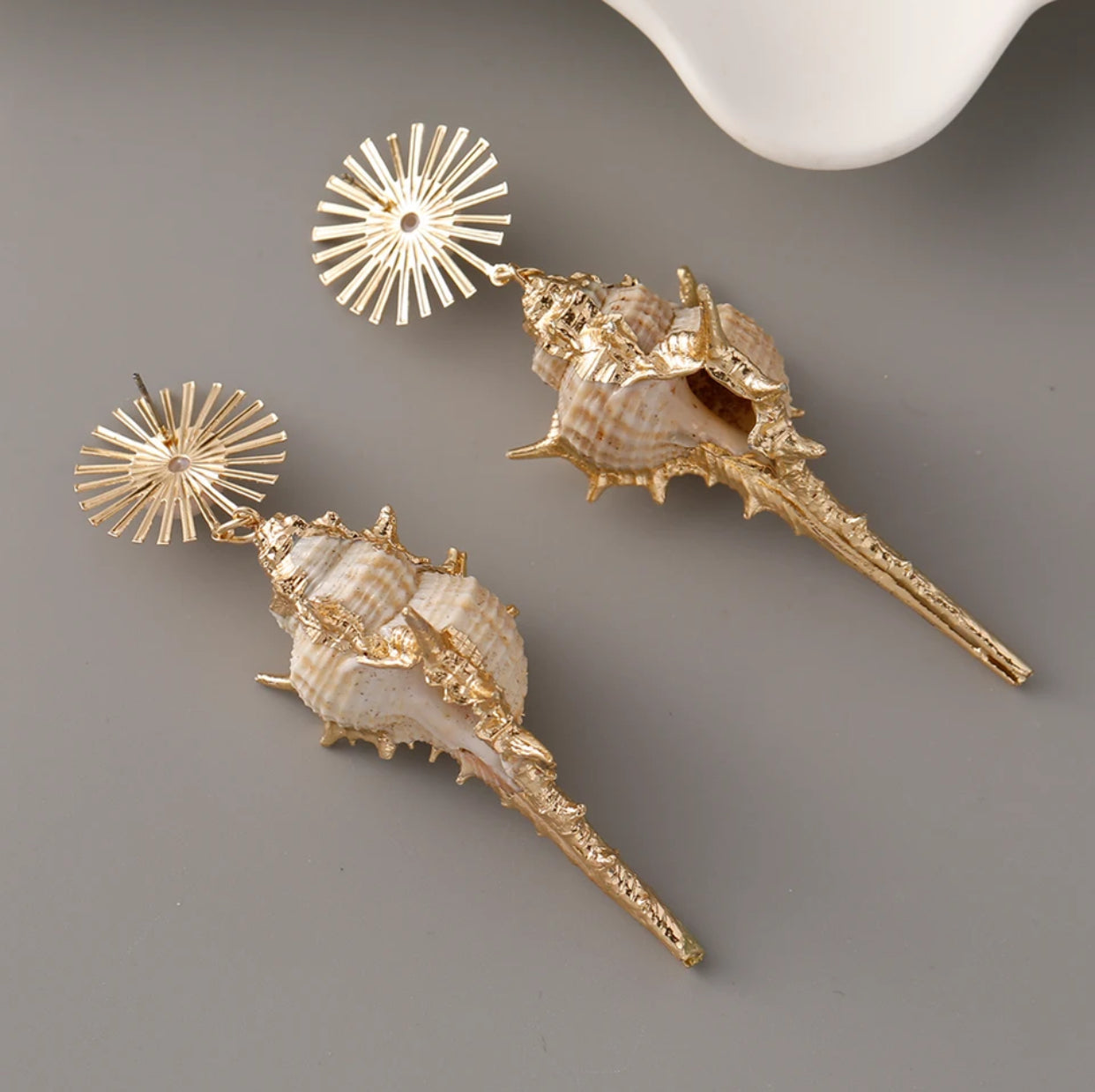 Woman Sea Conch Shape Drop Earrings