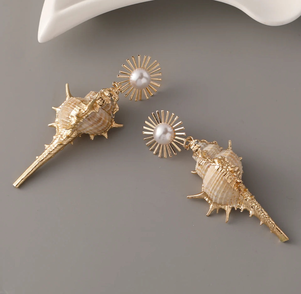 Woman Sea Conch Shape Drop Earrings