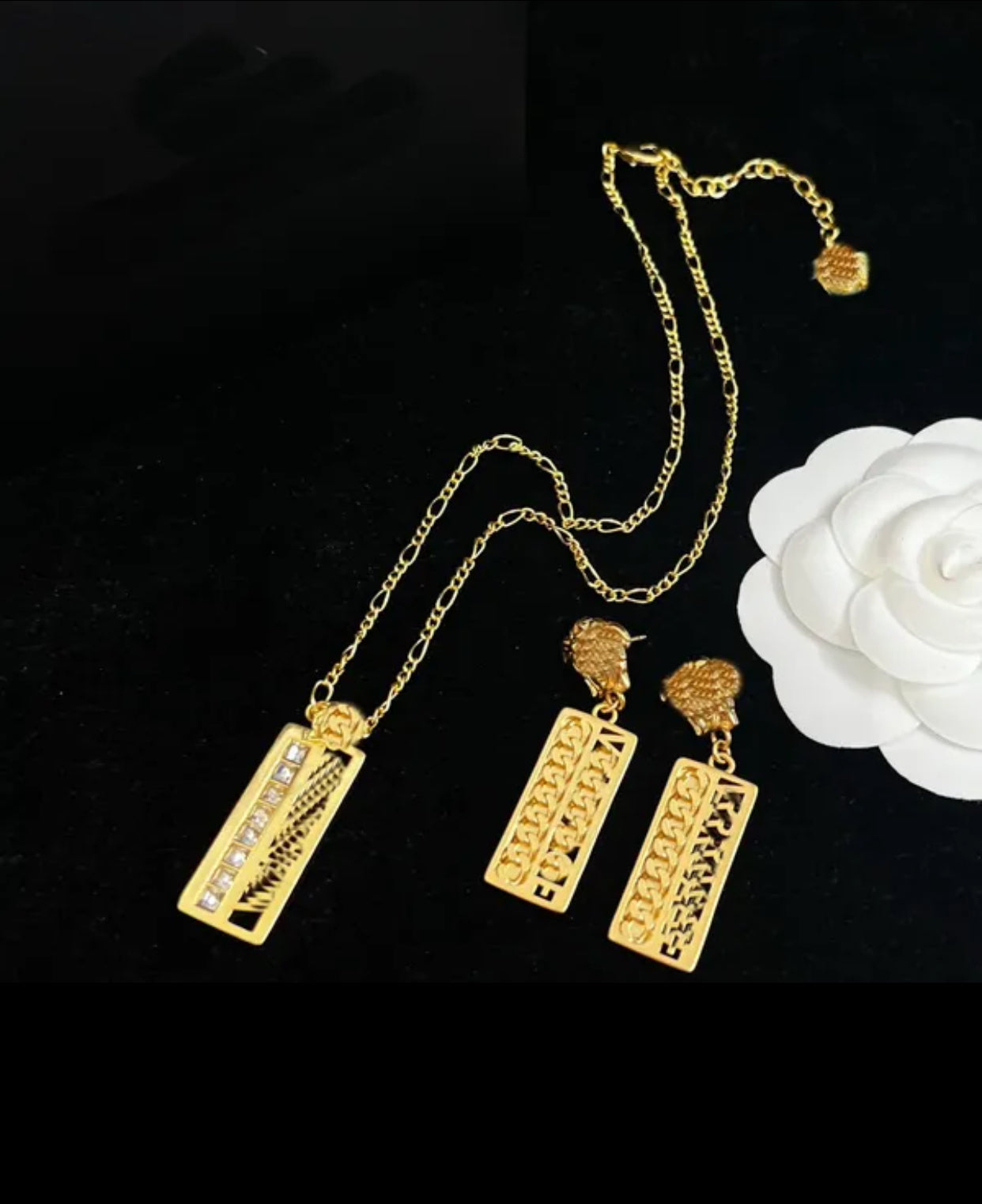 Luxury Brand V Necklace Earrings set