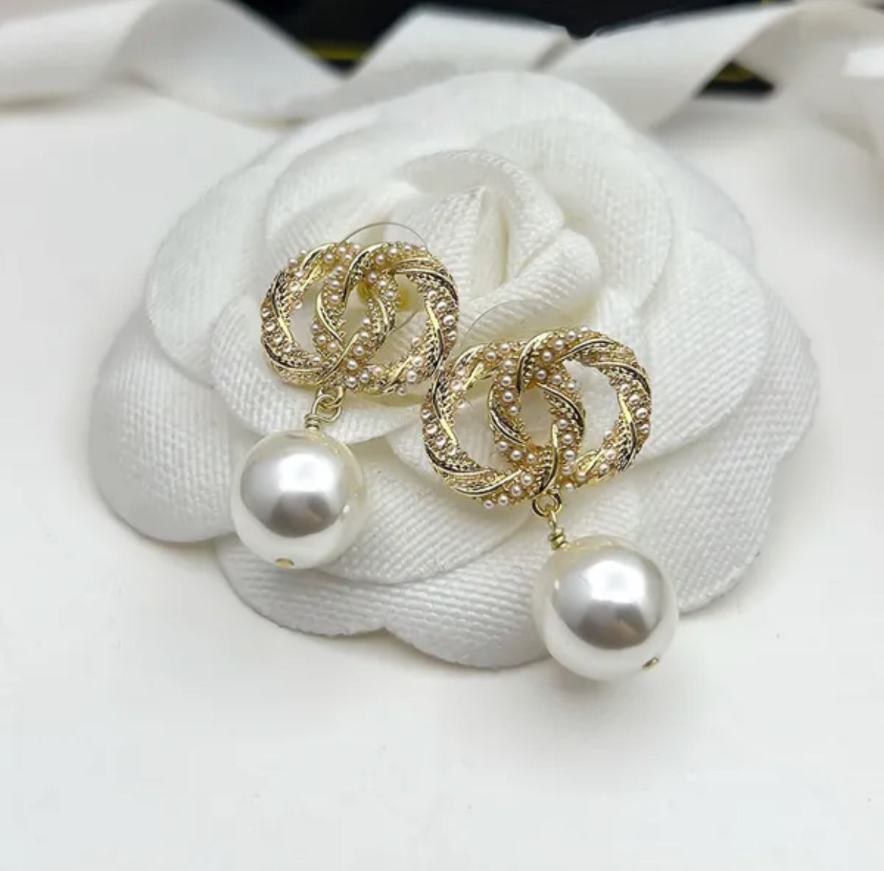 Fashion Pearl Stud Earrings